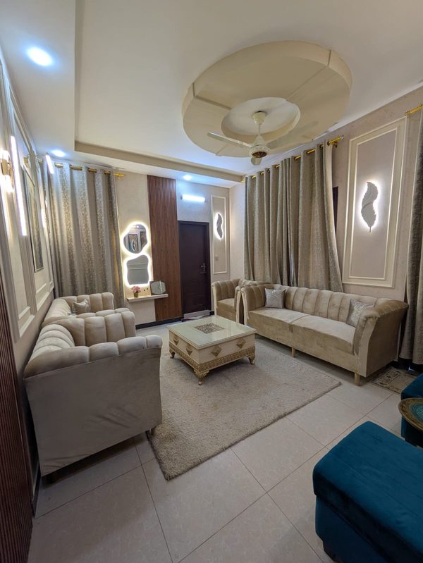Lounge: Lounge makeover: panelling, wooden slats & lighting